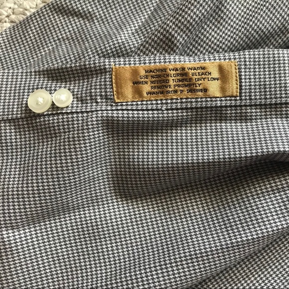 Roundtree & York Non Iron Shirt - Picture 6 of 7